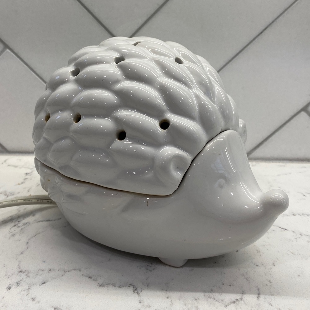 Scentsy white ceramic hedgehog wax warmer